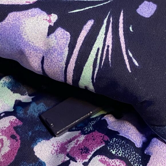 Vera Bradley Featherweight Crossbody Bag Artist's Garden - Picture 6 of 10